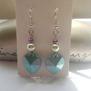 Glass Pearl Earring's, With Blue Heart Charm⭐️